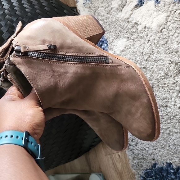 Dolce Vite ankle booties - Picture 3 of 13